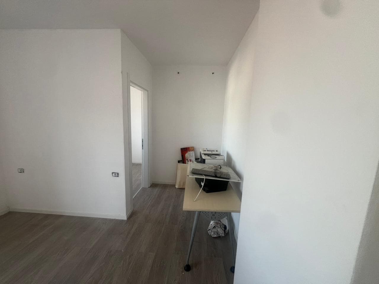 Qera, Ambient Biznesi + Post Parkim, Selitë, Tiranë 4