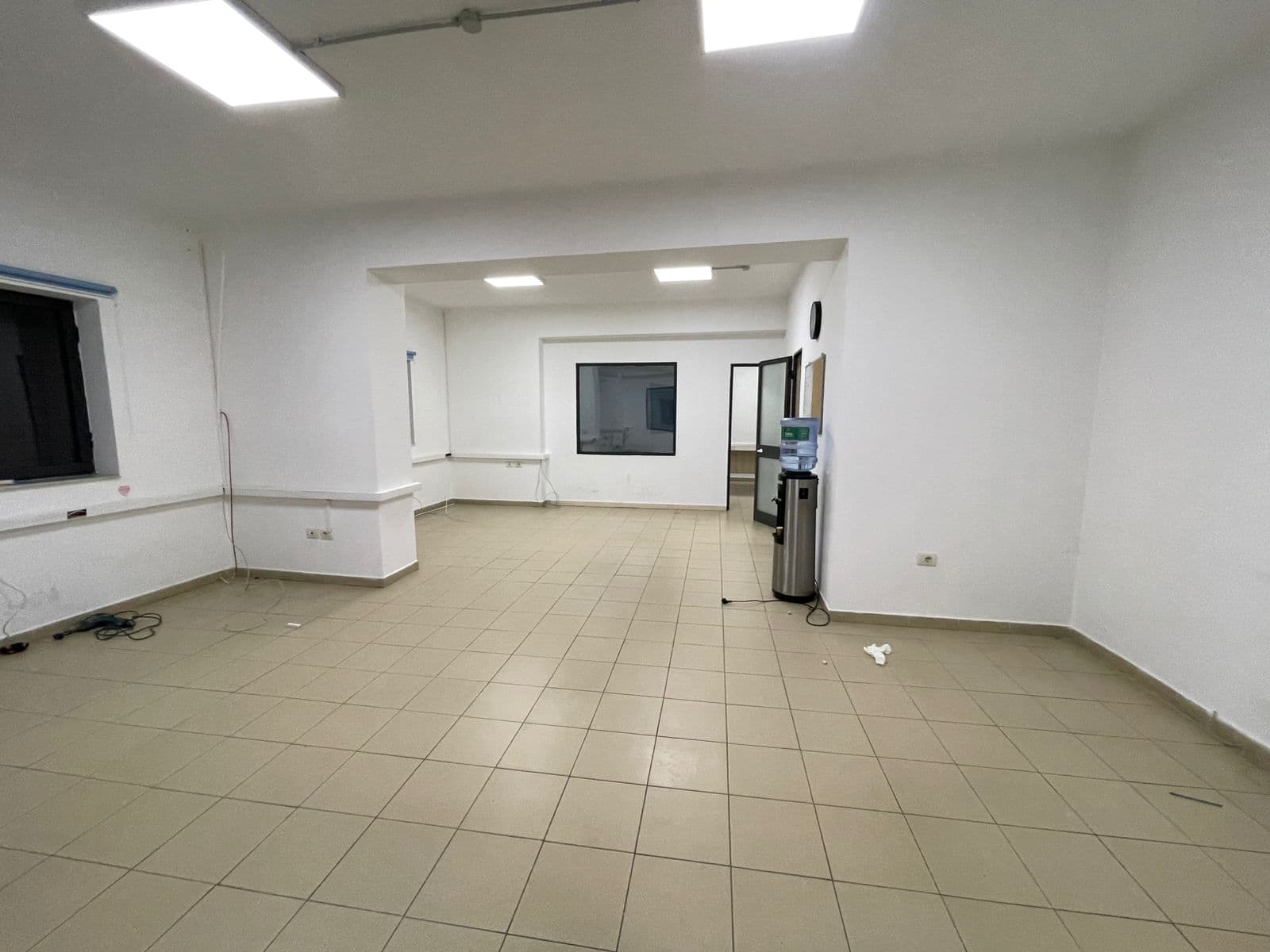 Qera, Ambient Biznesi, 2+1,Sheshi Avni Rustemi, Tiranë
