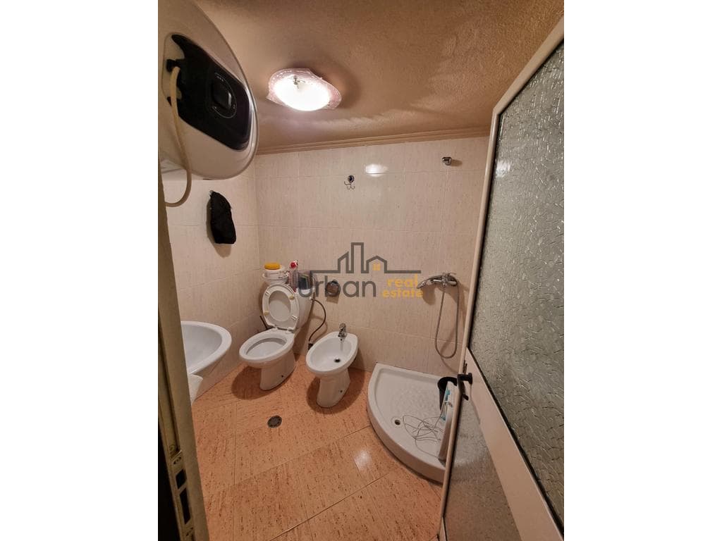 Qera, Ambient Biznesi, Pranë Ambasadës Polake ,Tiranë - 100.000 Lekë | 148 m² 4
