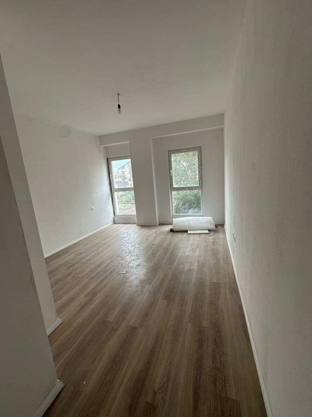 Shitet, Apartament 1+1, Kompleksi Aura, Tiranë 3