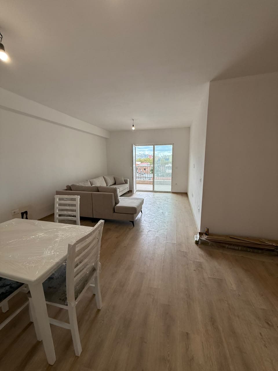 Shitet, Apartament 2+1+2 ,Kompleksi Aura, Tiranë 2