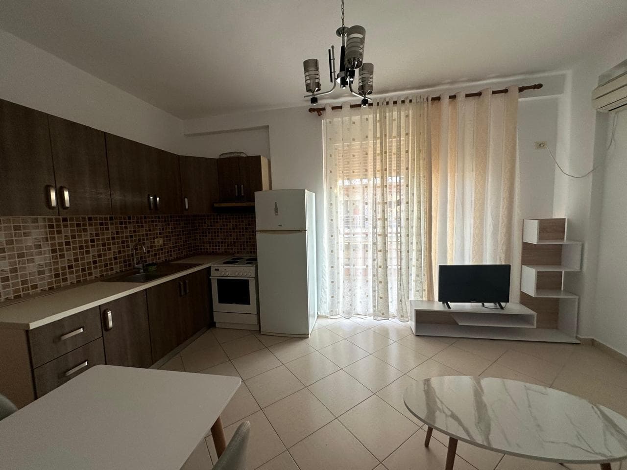 Qera, Apartament 1+1 , Fresku, Tiranë 2