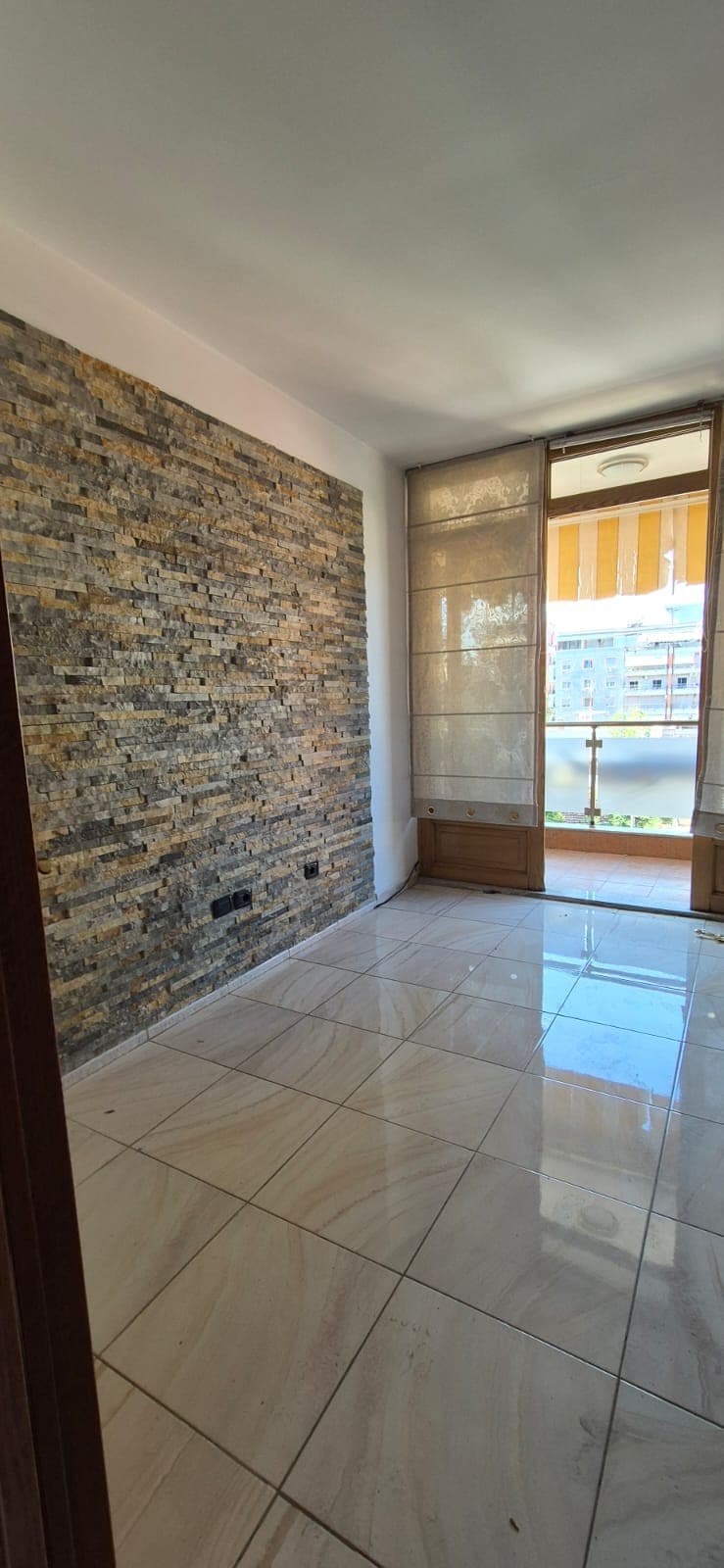 Shitet, Apartament 2+1+2 ,21 Dhjetori, Tiranë