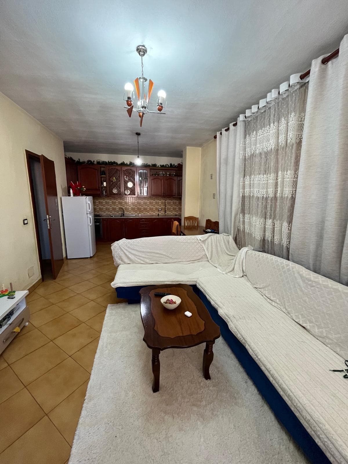 Shitet, Apartament 2+1 ,Pallatet Çabej, Tiranë