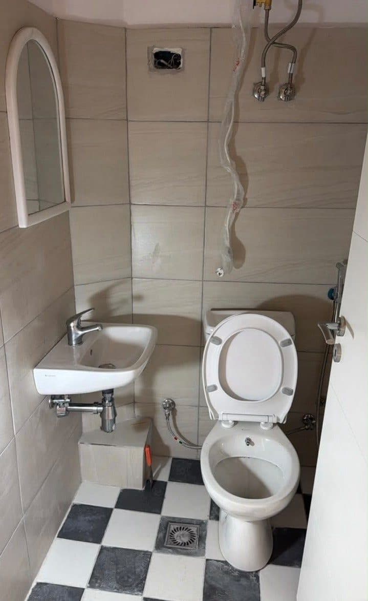 Qera, Dyqan buze rruge, Prane Komisariatit nr 4, Tiranë - 50.000 leke | 30 m² 3