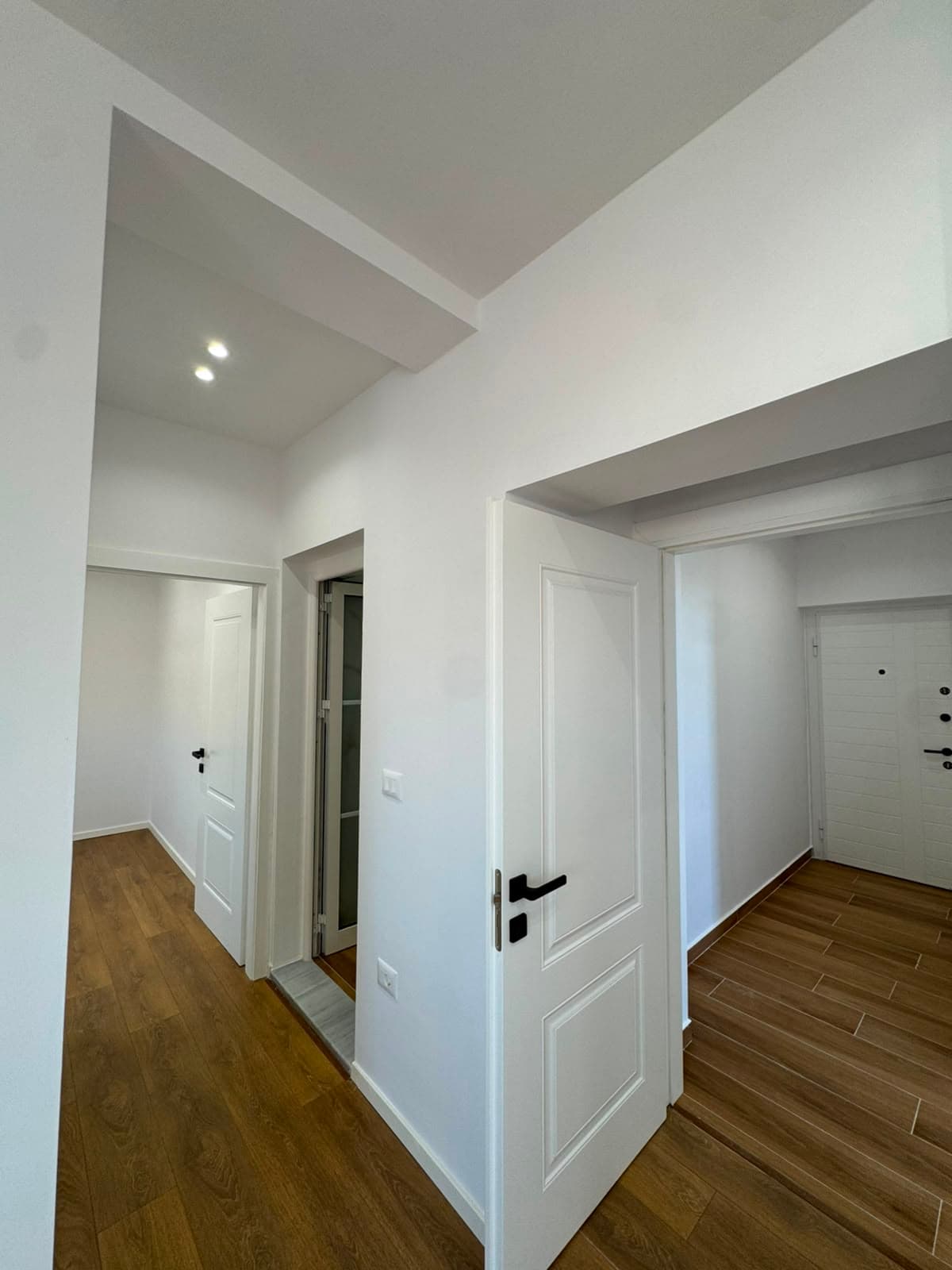 Shitet, Apartament 2+1 , Rruga 4 Deshmoret, Tiranë 4