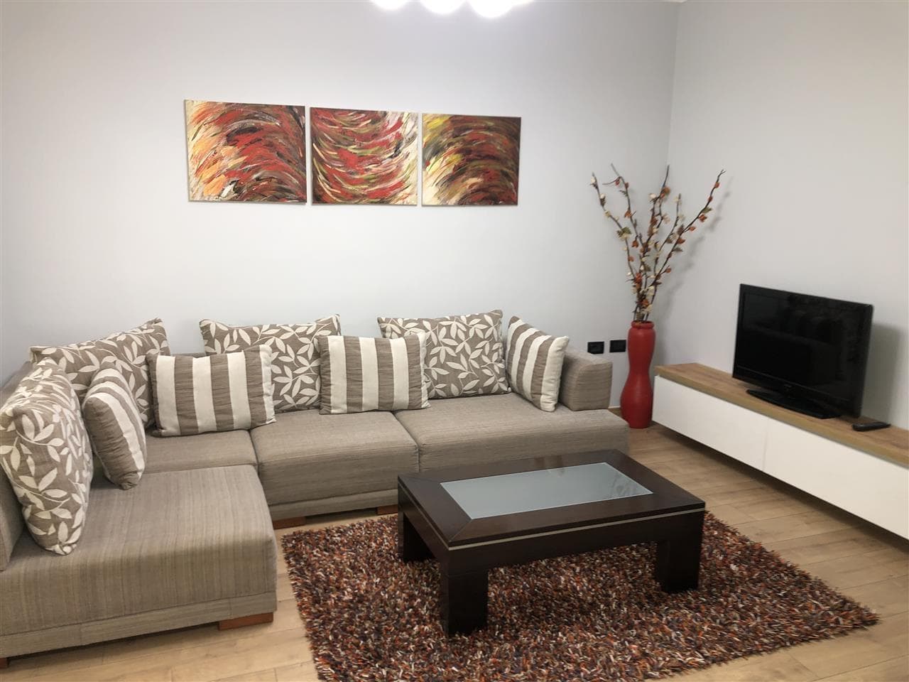 Qera, Apartament 1+1, Myslym Shyri, Tiranë