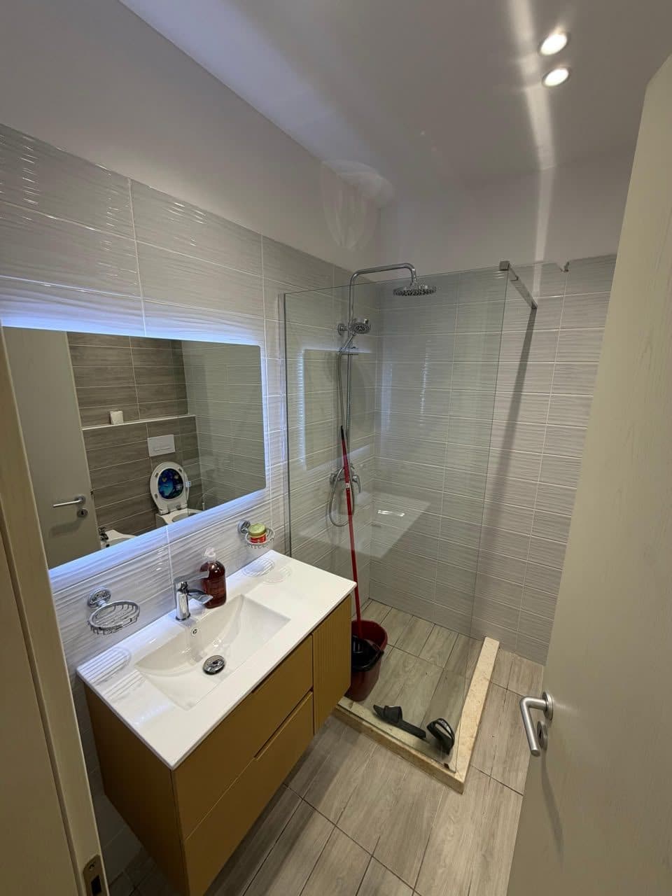 Qera , Apartament 2+1, Pranë Qendrës - 80,000 Lekë | 70 m²