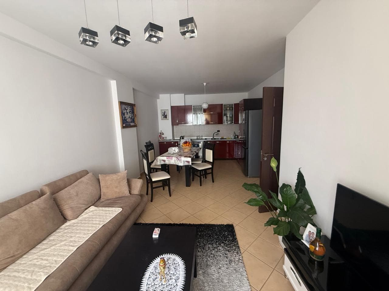Shitet, Apartament 2+1+2 , Fresku, Tiranë 2