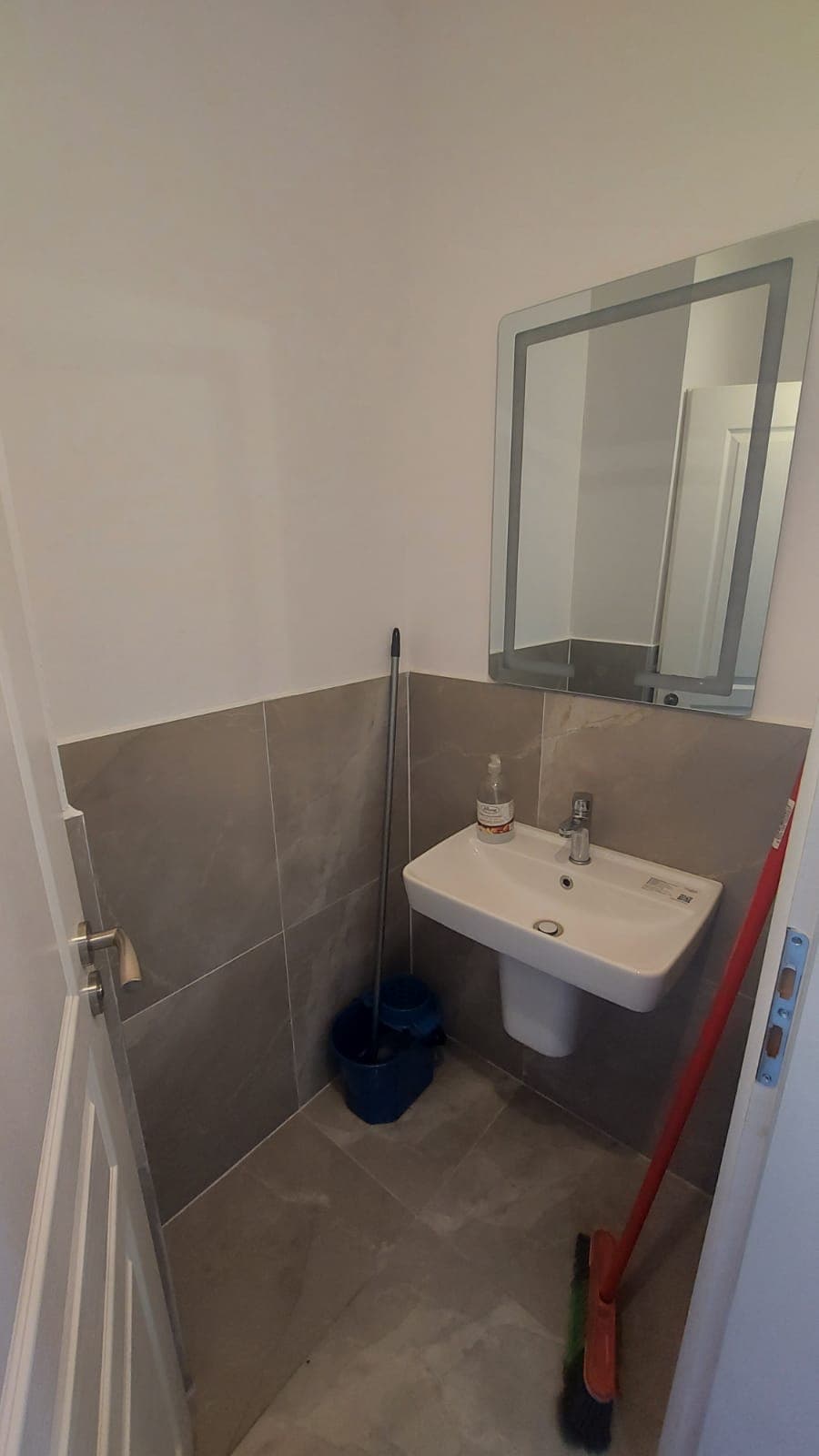 Shitet Ambient Zyre te Rr Kongresi Manastirit, Tiranë - 105,000€ | 42 m²