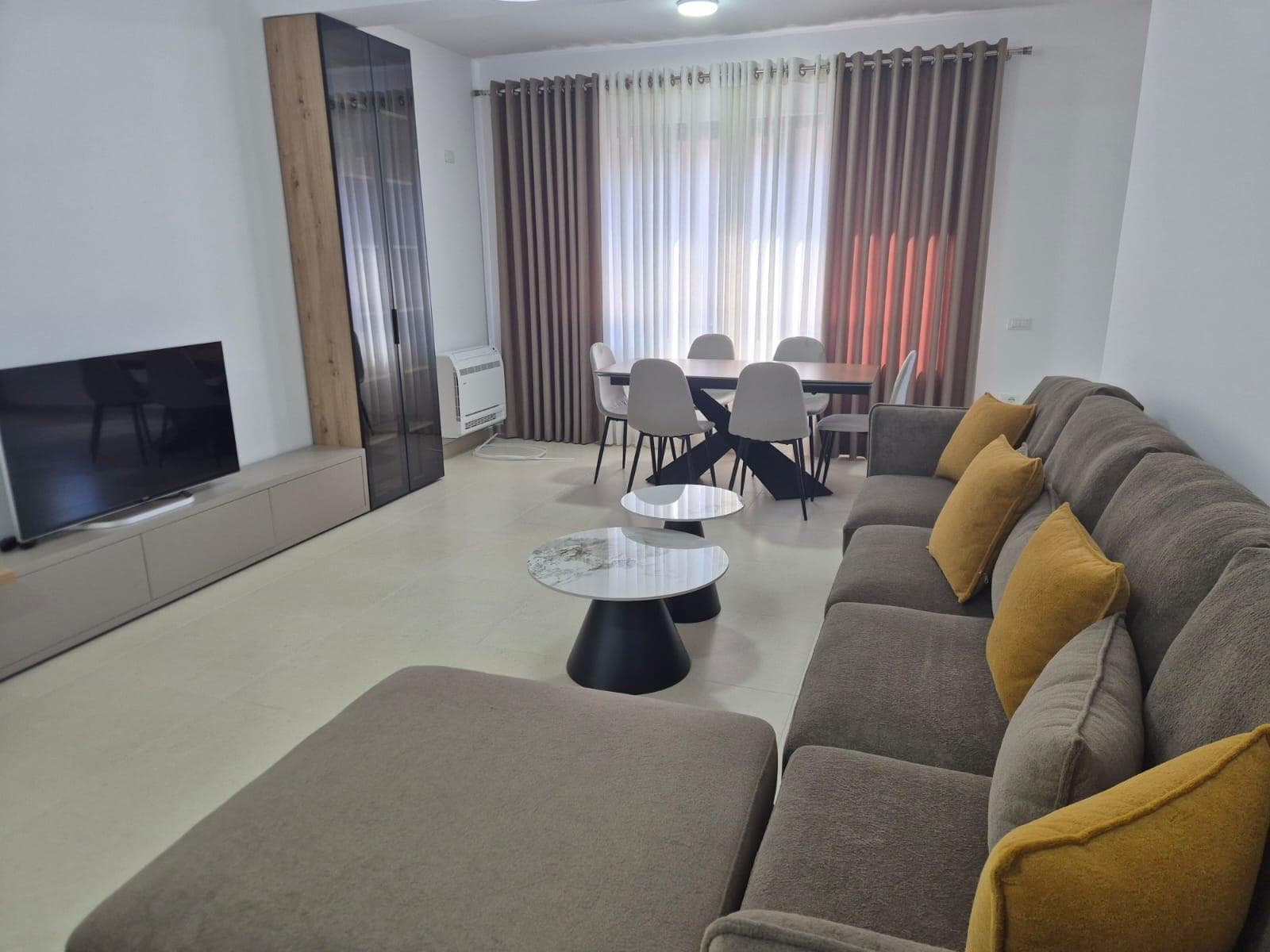 Qera, Apartament 2+1 , Rruga e Elbasanit, Tiranë - 85.000 Lekë | 133.4 m²