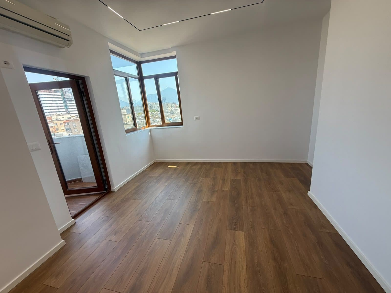 Shitet, Apartament 1+1 , Rruga Fadil Bodinaku, Tiranë