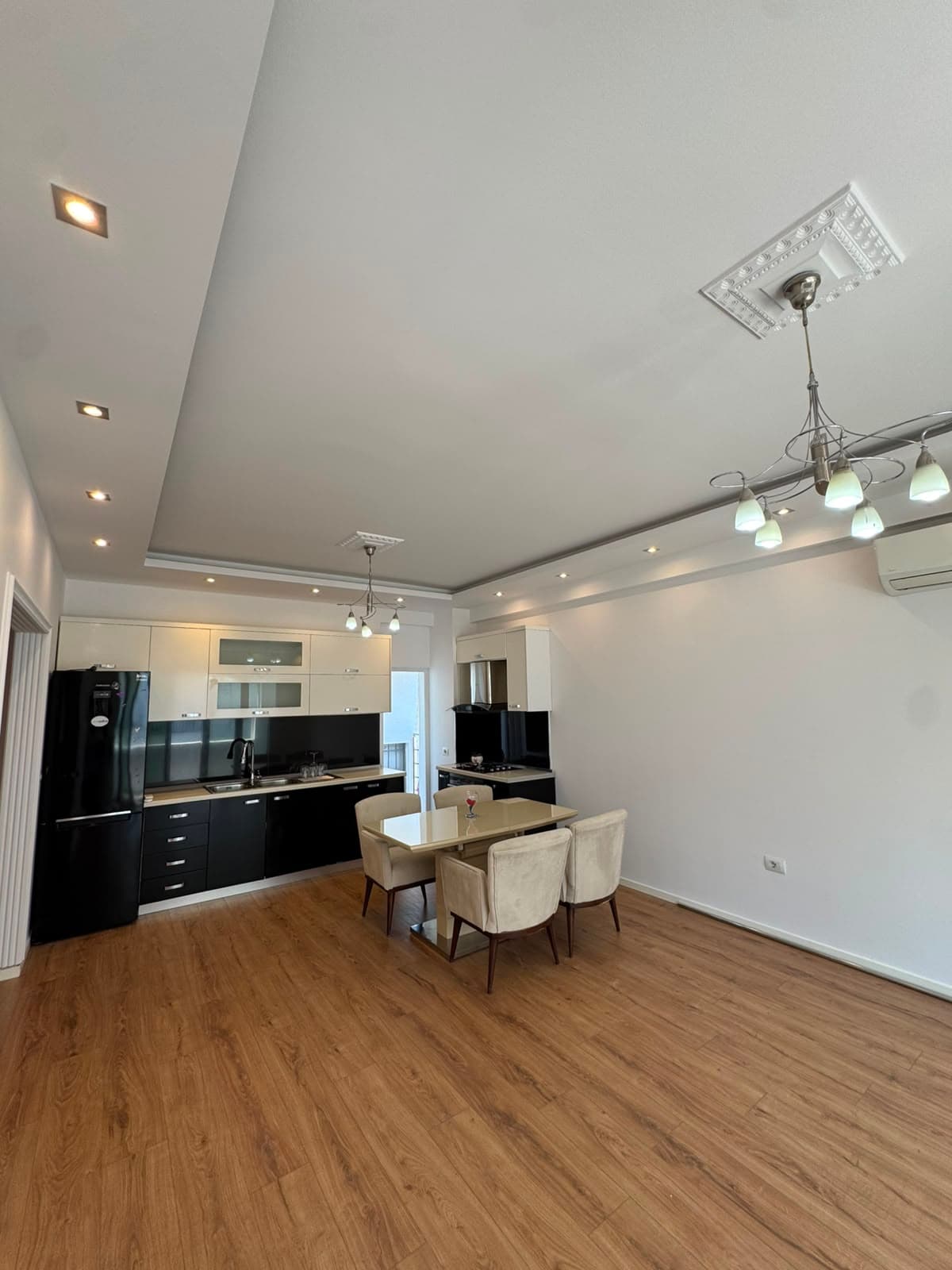 Shitet, Apartament 2+1+2, Kopshti Zoologjik, Tiranë 2