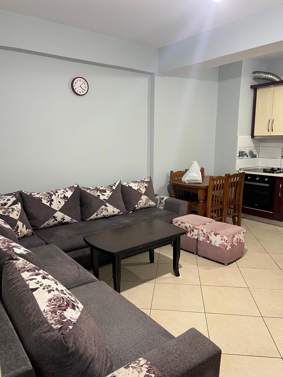Shitet Apartament 1+1 te Kompleksi Malazian, Tiranë
