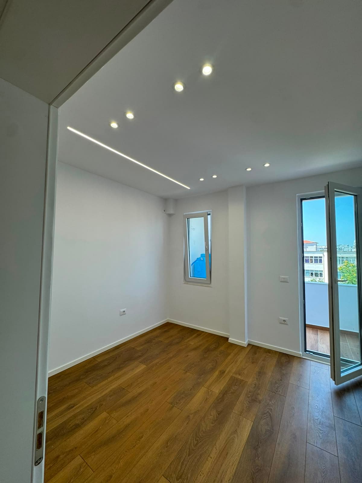 Shitet, Apartament 2+1 , Rruga 4 Deshmoret, Tiranë