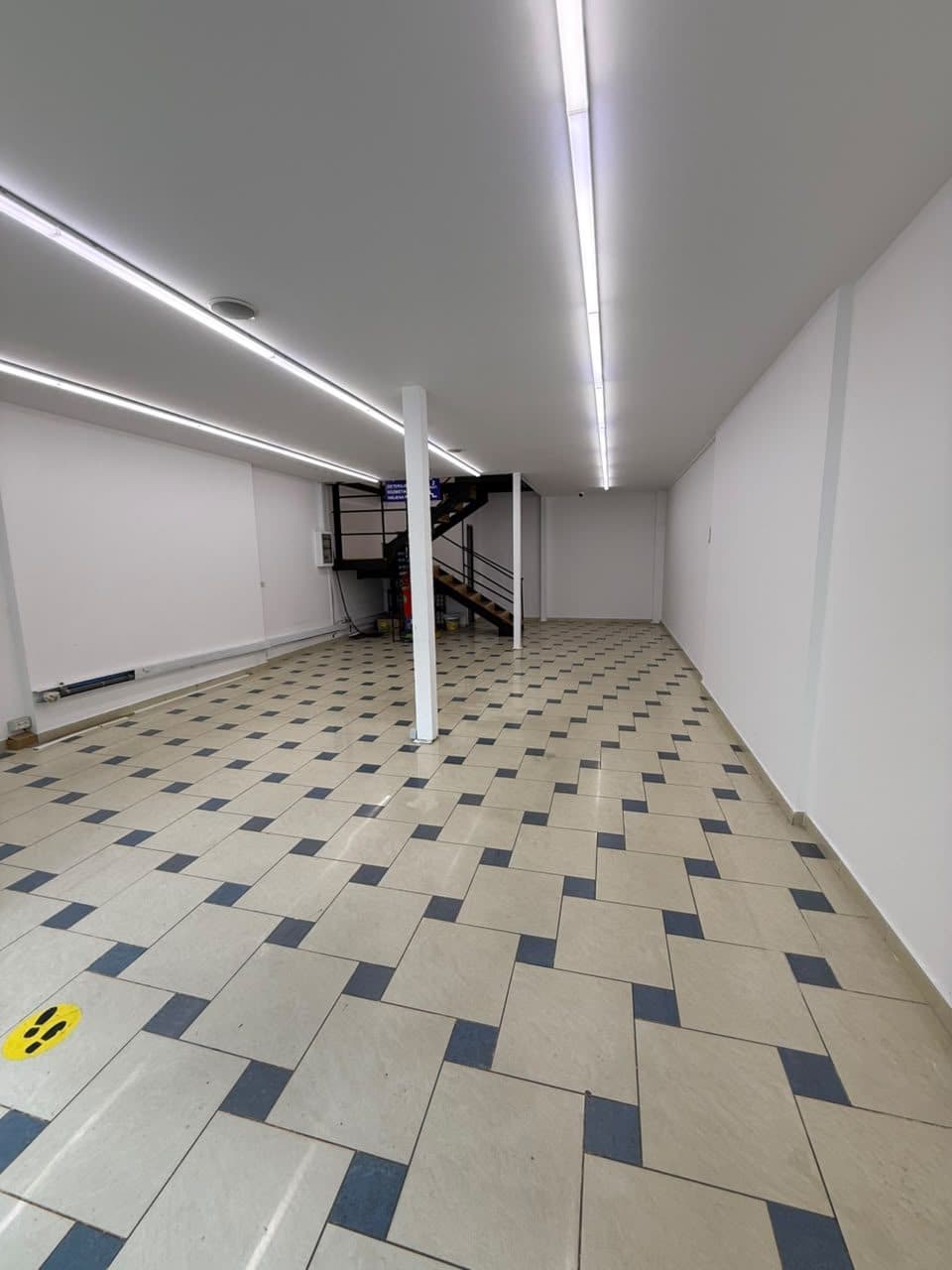 Qera, Dyqan Dupleks, Myslym Shyri, Tiranë 2