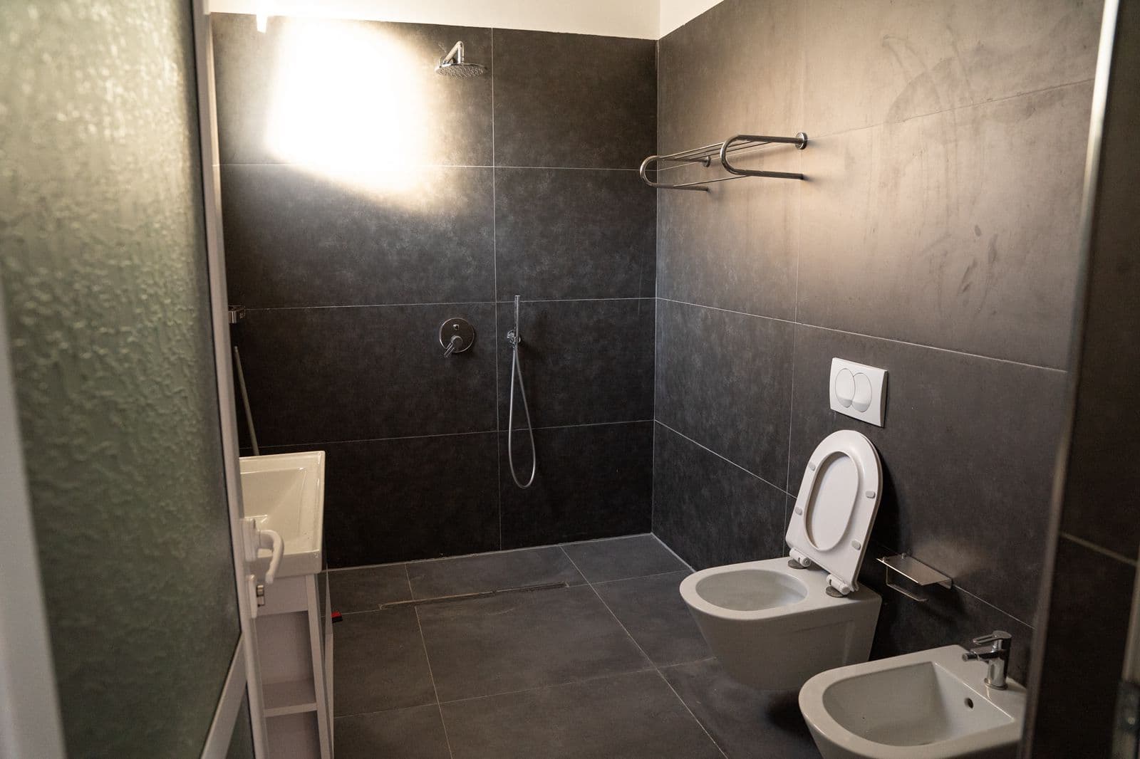 Shitet, Vilë , Bërzhitë, Tiranë - 600000€ | 2500 m² 3