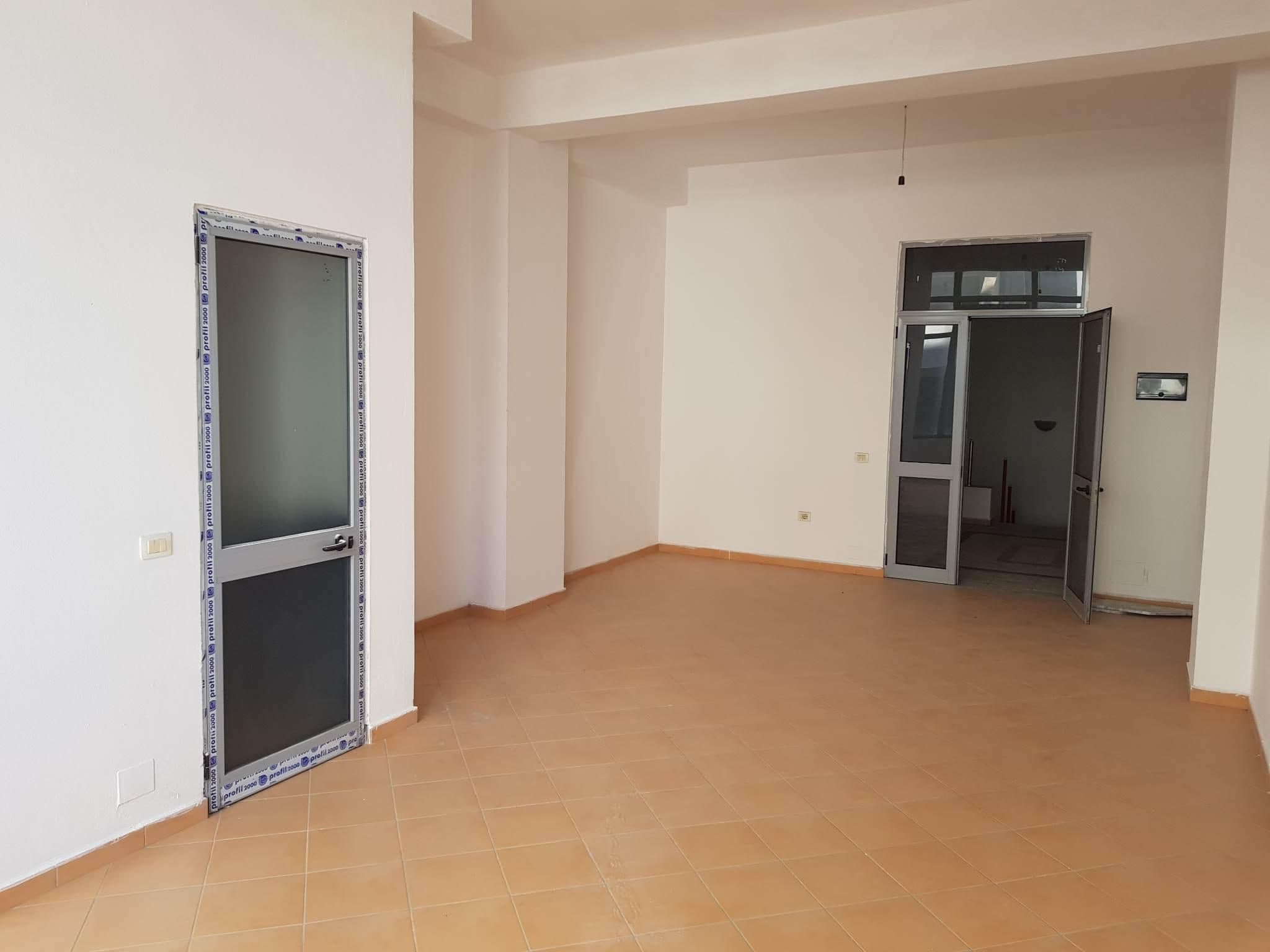 Shiten, Opsione Ambiente Biznesi dhe Dyqane, Rruga Kastriotët, Tiranë - duke filluar nga 1300€/m² 2