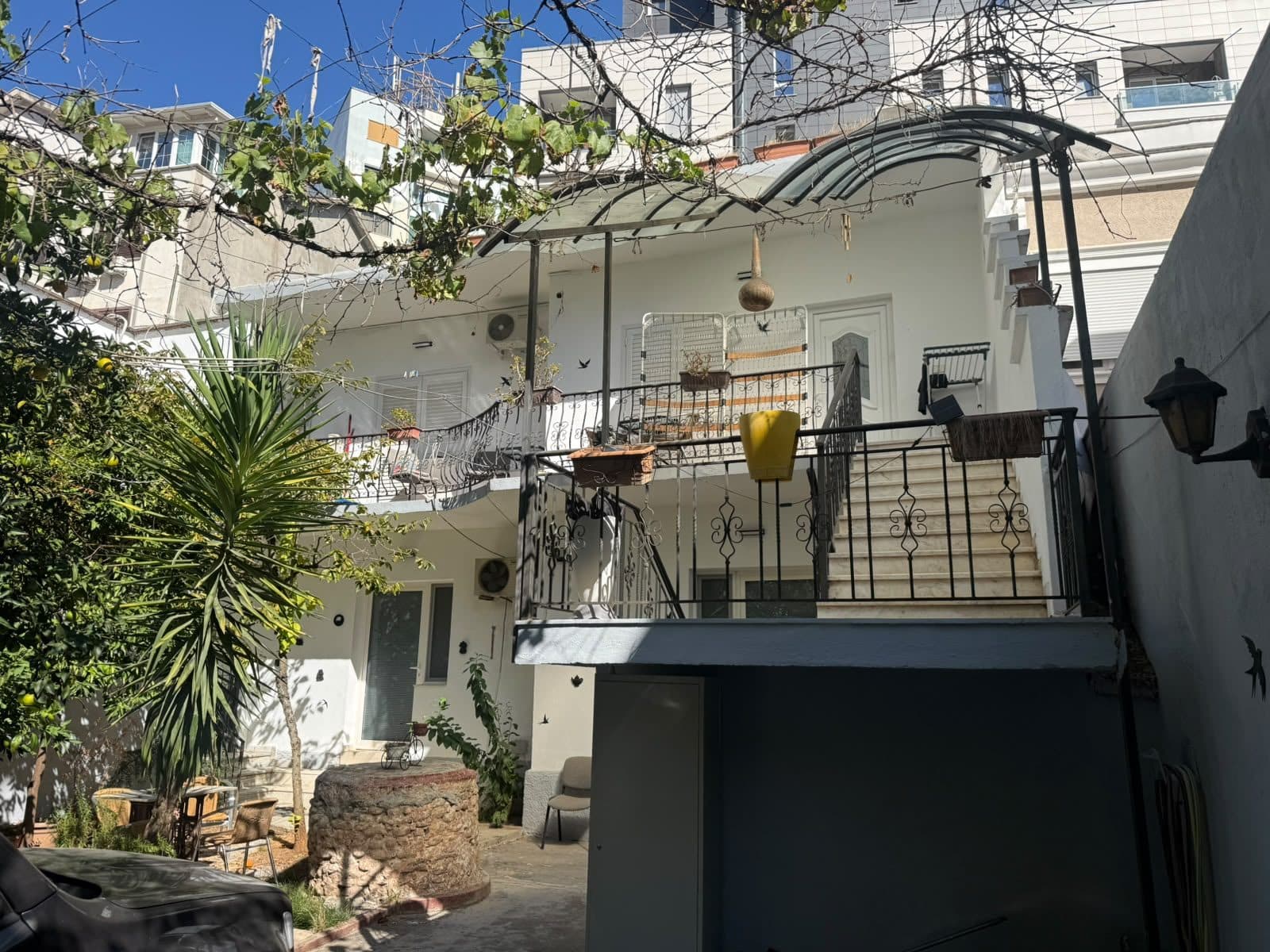Shitet, Vilë 2-katëshe, Rruga Barrikadave, Tiranë - 1.400.000€ |600m² 2