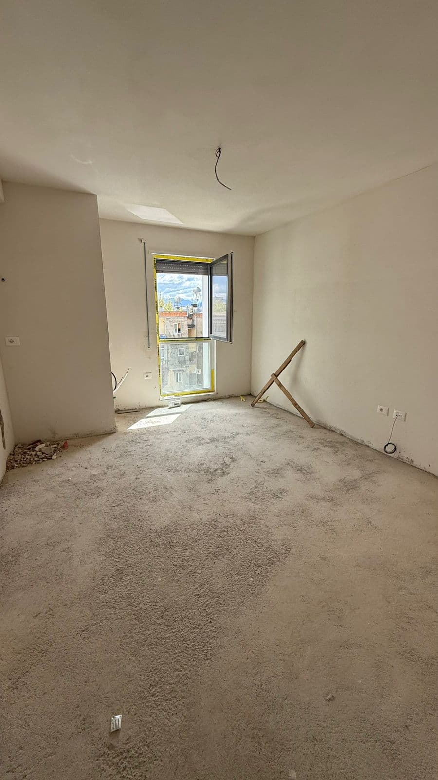 Shitet, Apartament 2+1+2 , Xhamllik, Tiranë 2