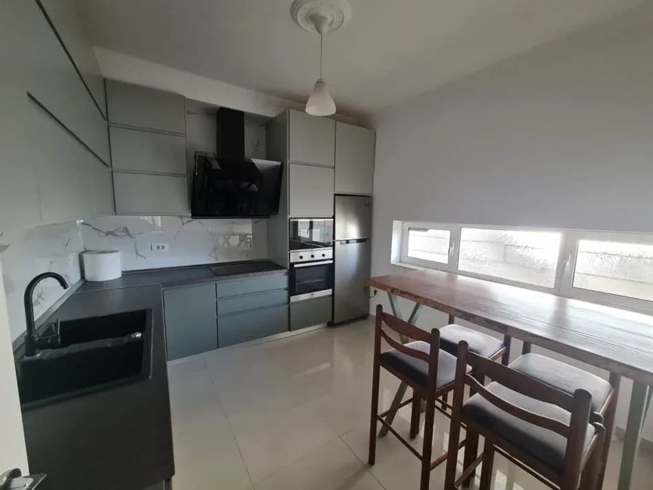 Qera, Apartament 3+1+2 ,Kopshtin Botanik , Tiranë 3