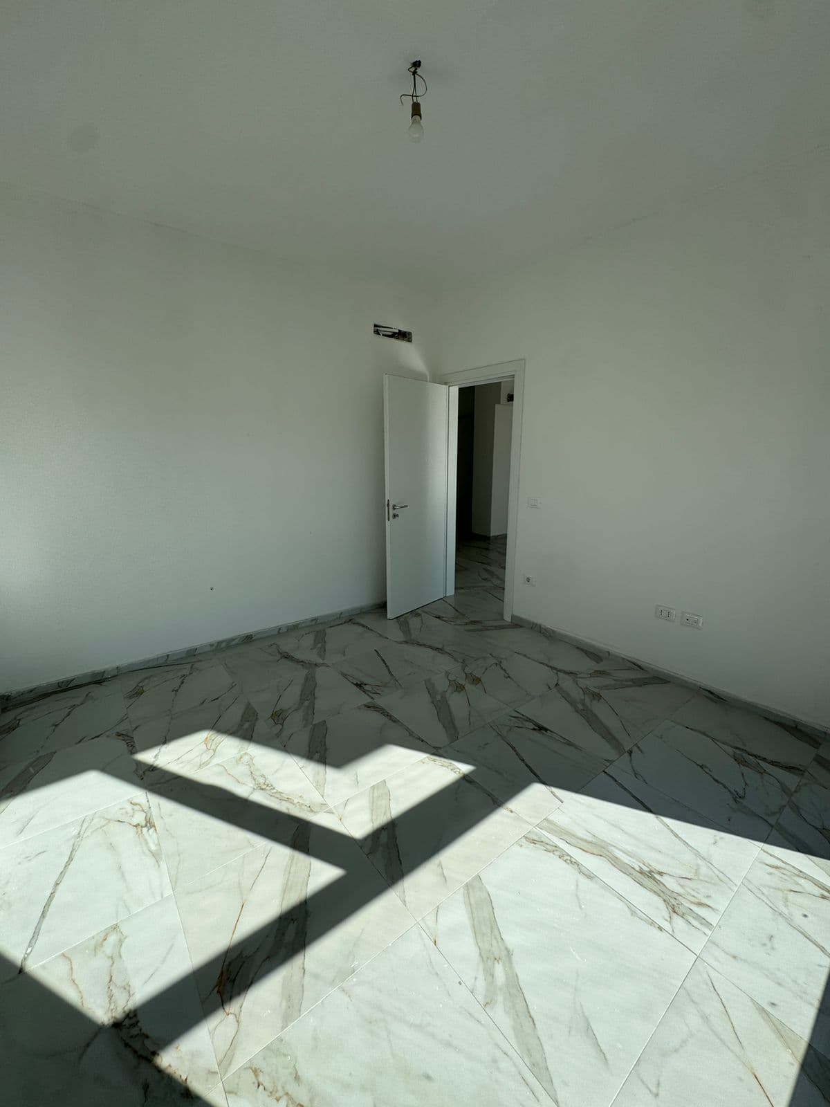 Qera, Apartament 1+1, Kompleksi Aura, Tiranë 3