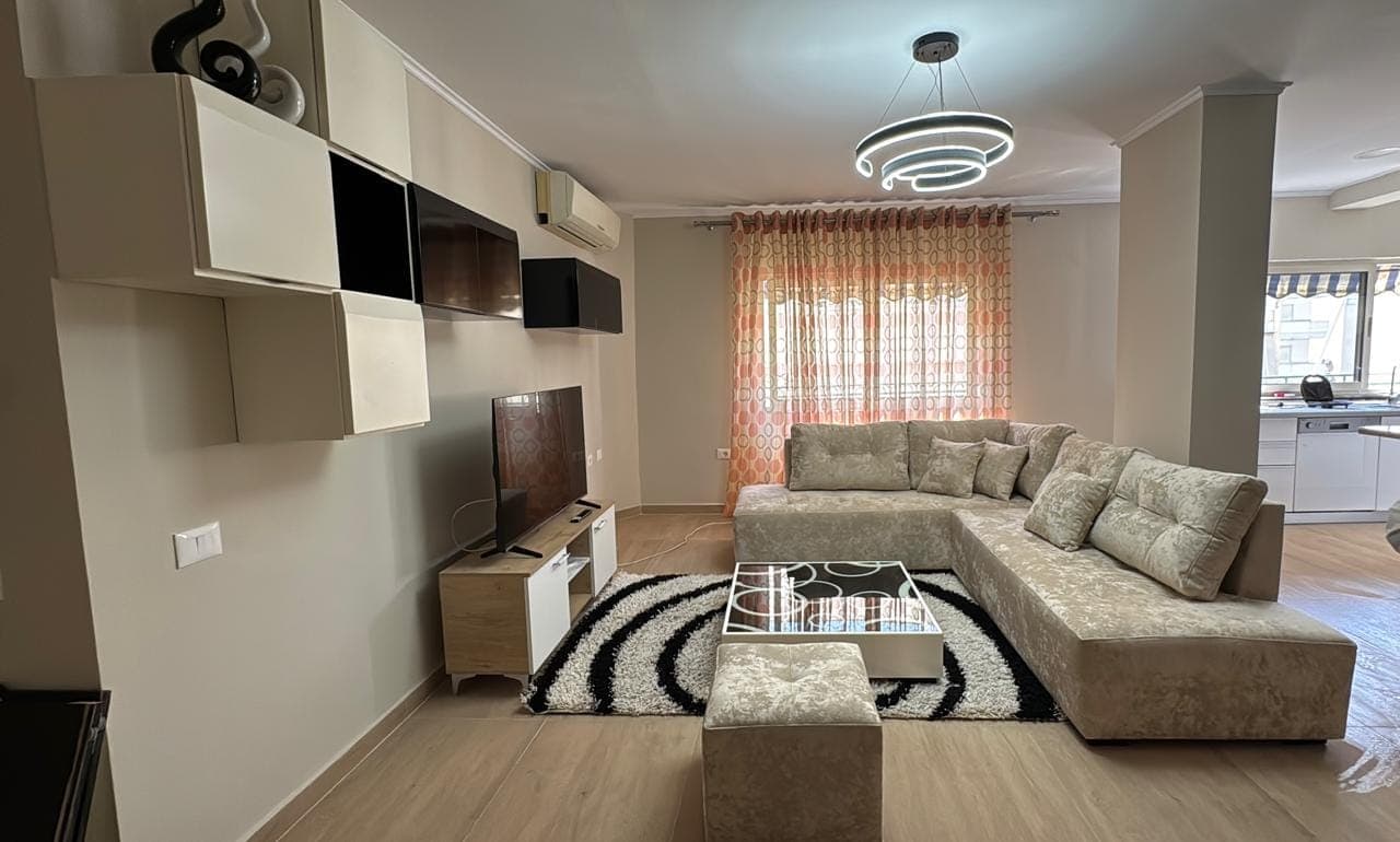 Qera, Apartament 2+1 , Komunën e Parisit, Tiranë