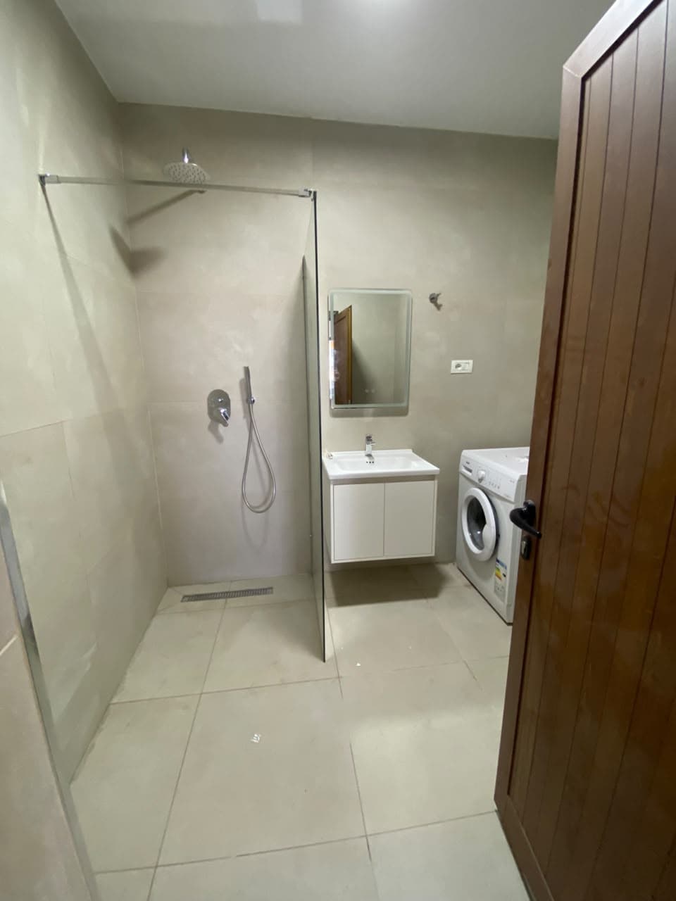Qera, Apartament 2+1+ Aneks, Kristal Center, Tiranë – 980€ | 110 m²