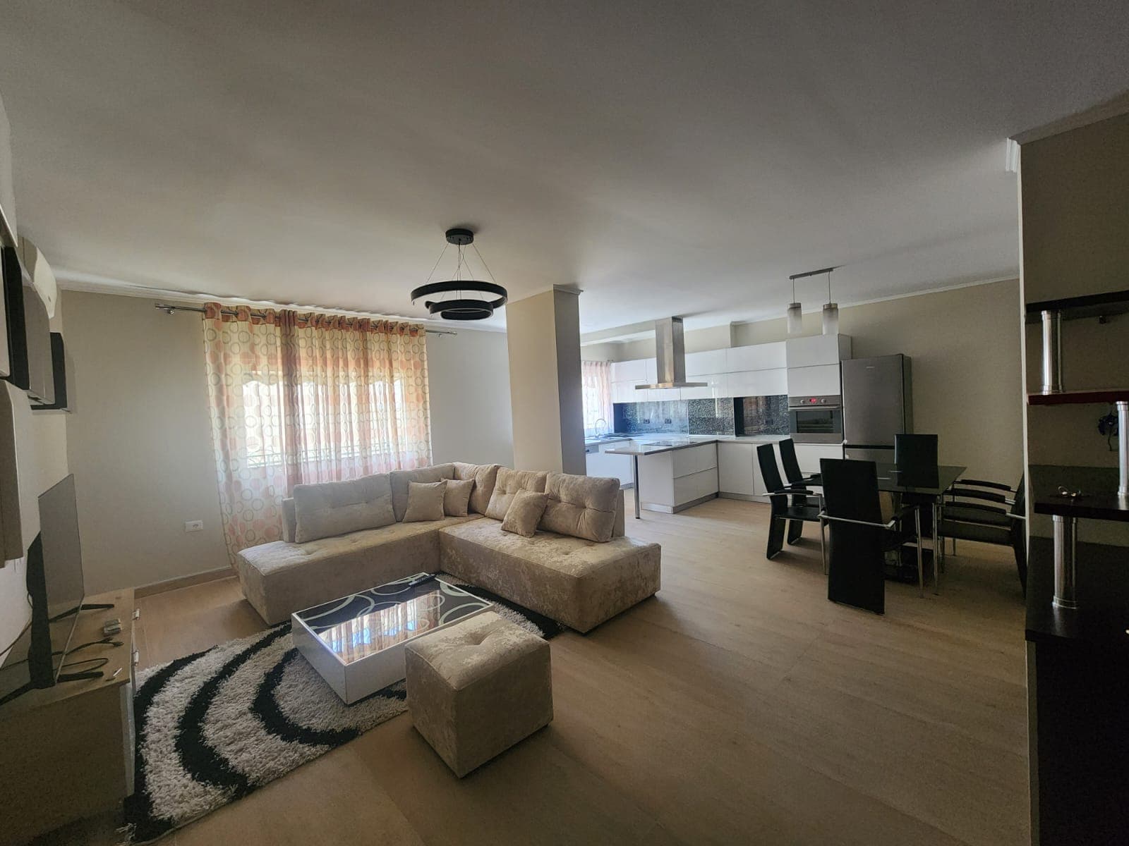 Qera, Apartament 2+1 , Komunën e Parisit, Tiranë 2