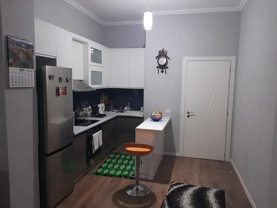 Shitet, Apartament 2+1 , Fresku, Tiranë 2