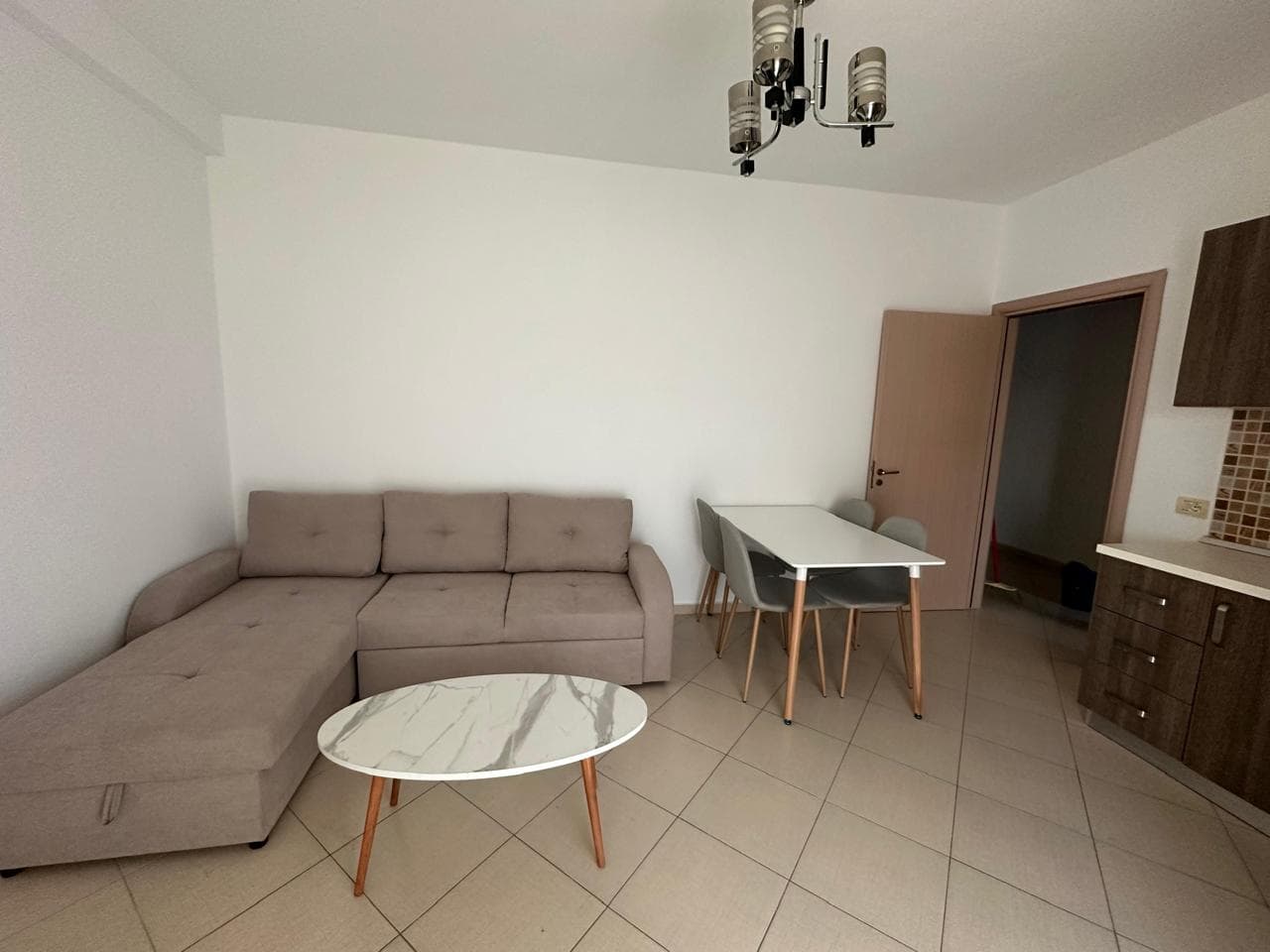 Qera, Apartament 1+1 , Fresku, Tiranë