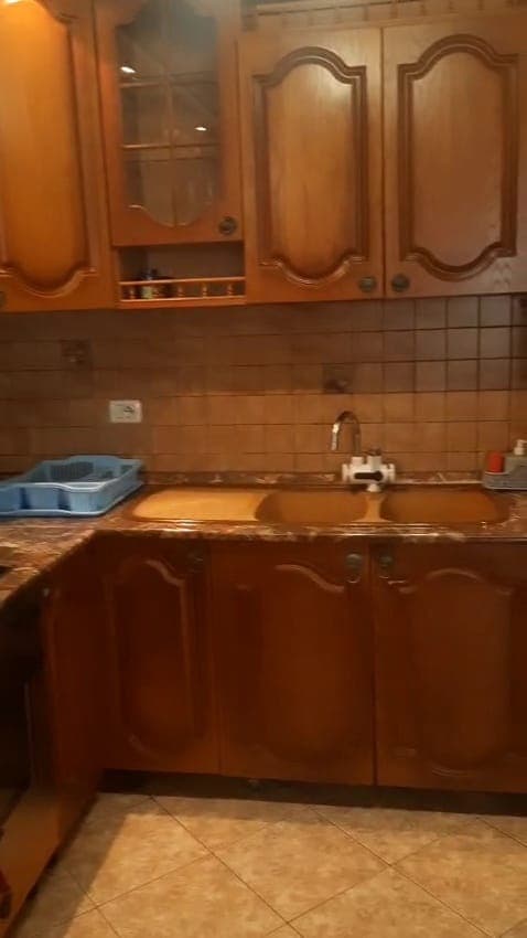 Shitet, Apartament 3+1+2, Buzë Rruge pranë SPAK, Tiranë 2