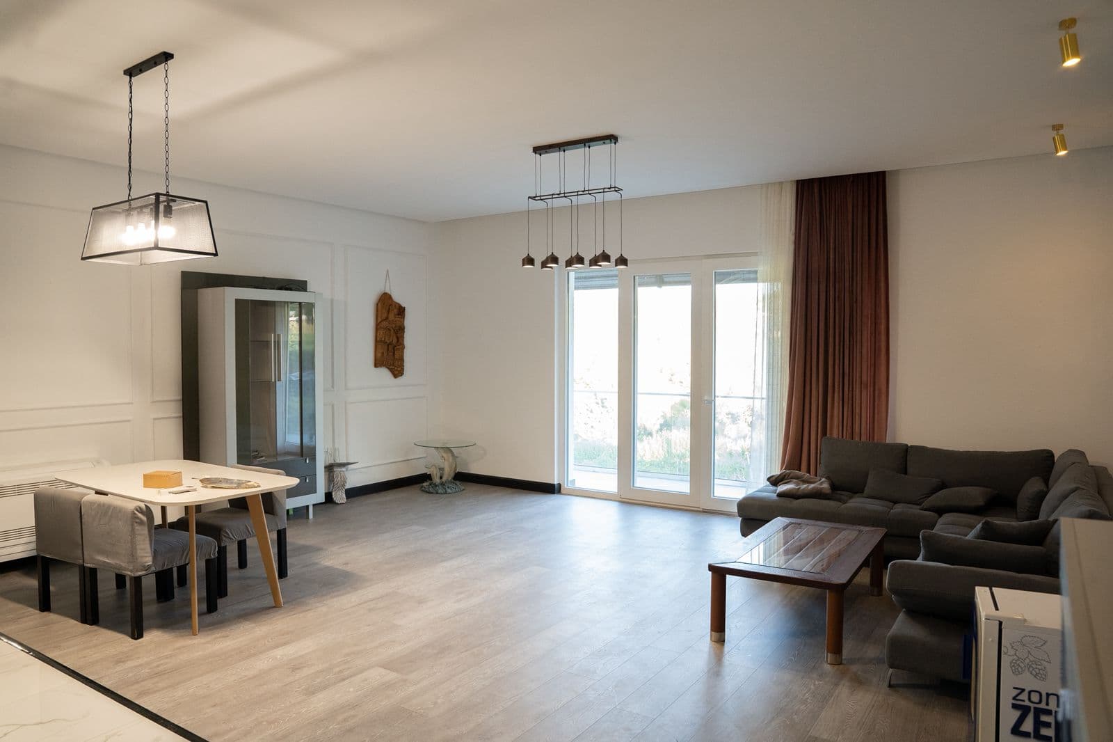 Shitet, Vilë , Bërzhitë, Tiranë - 600000€ | 2500 m²
