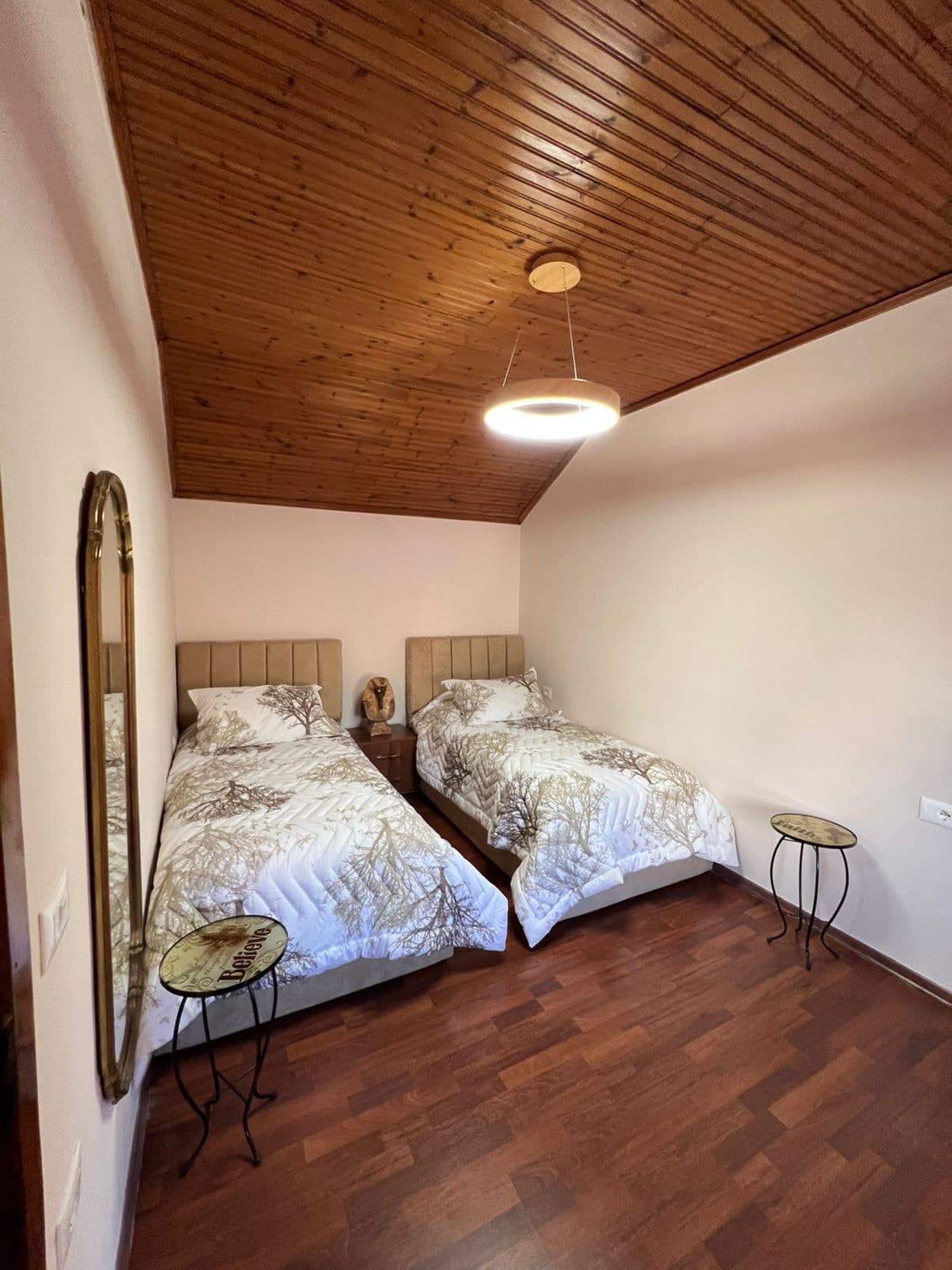 Qera, Vilë 2 Kate, Xhamllikun, Tiranë - 2000€ | 150 m²