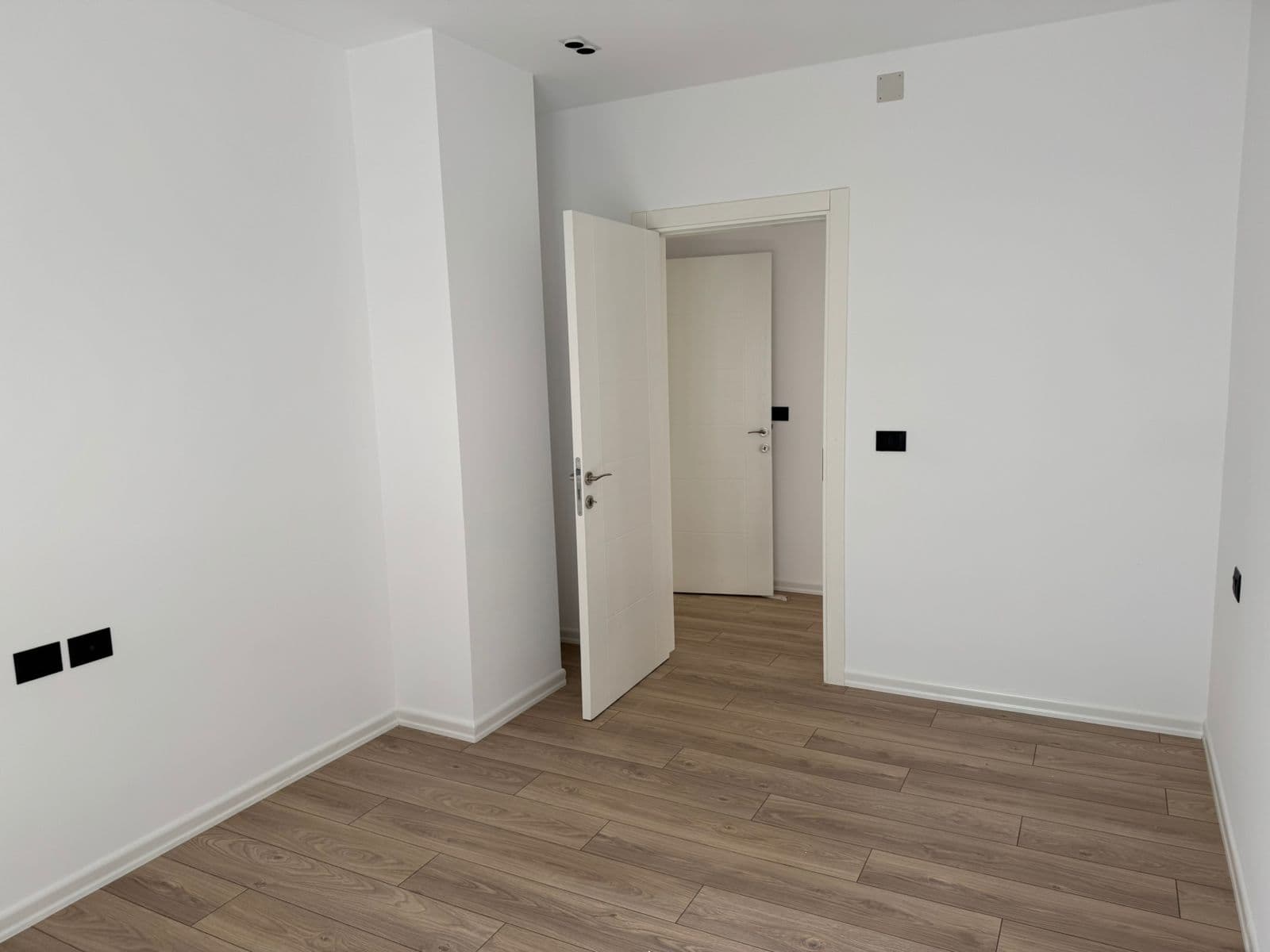 Shitet, Apartament 2+1, Fresku, Tiranë 3