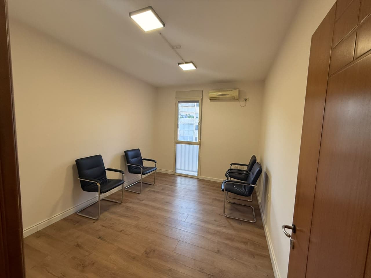 Qera, Ambient Biznesi , Rruga e Kavajës, Tirana 2