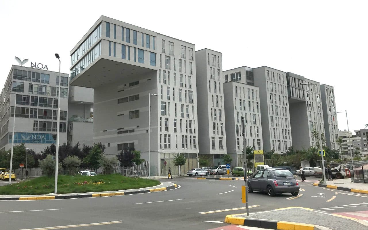 Shitet, Apartament 2+1+2, Komuna e Parisit, Tiranë