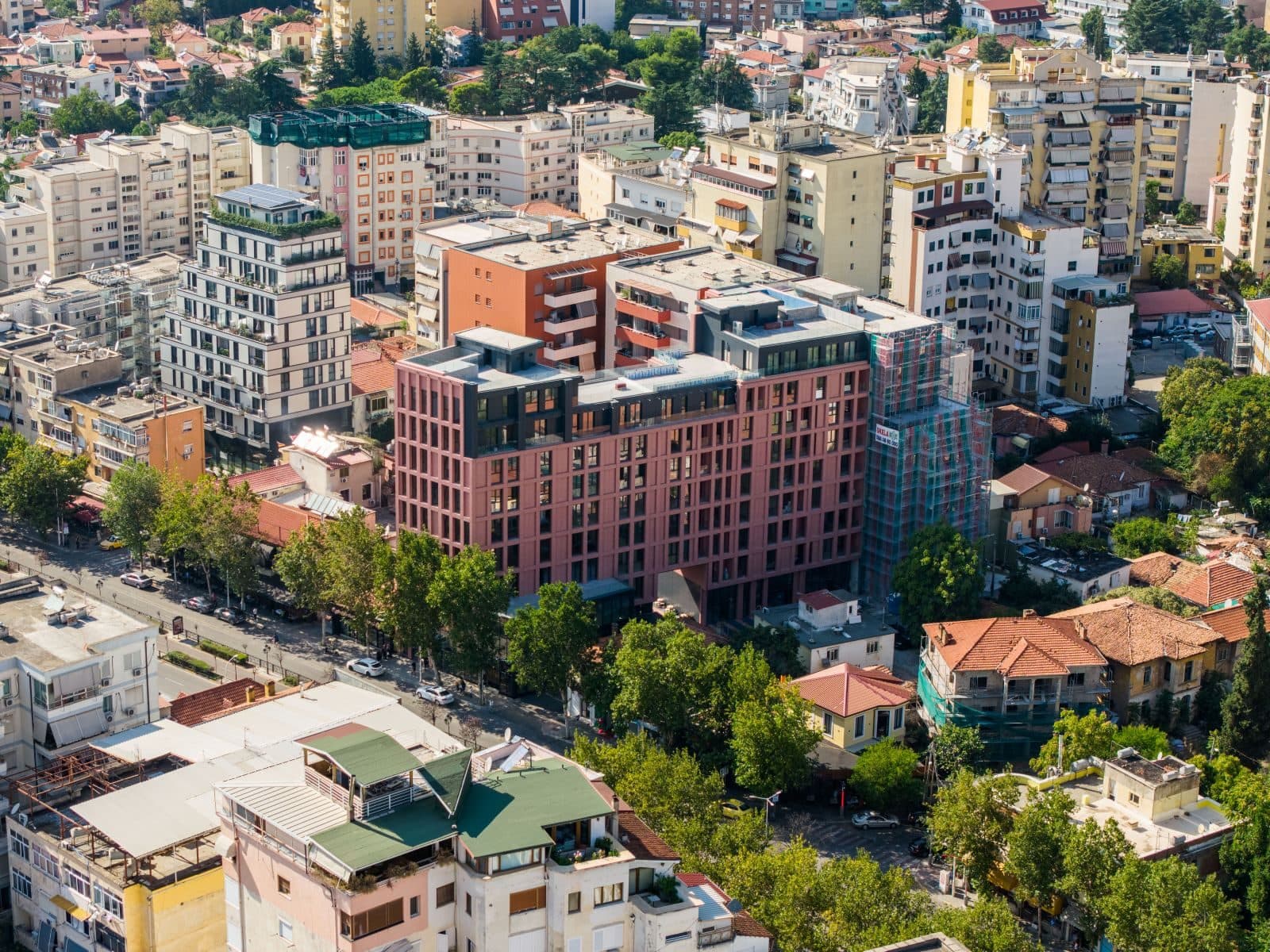 Shitet, Apartament 2+1 , Rruga e Kavajës, Tiranë