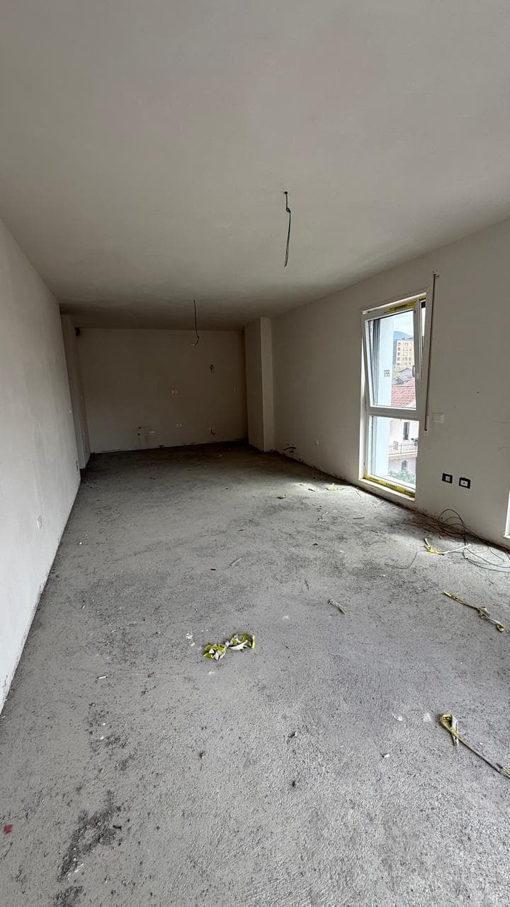 Shitet, Apartament 2+1+2 , Xhamllik, Tiranë 4