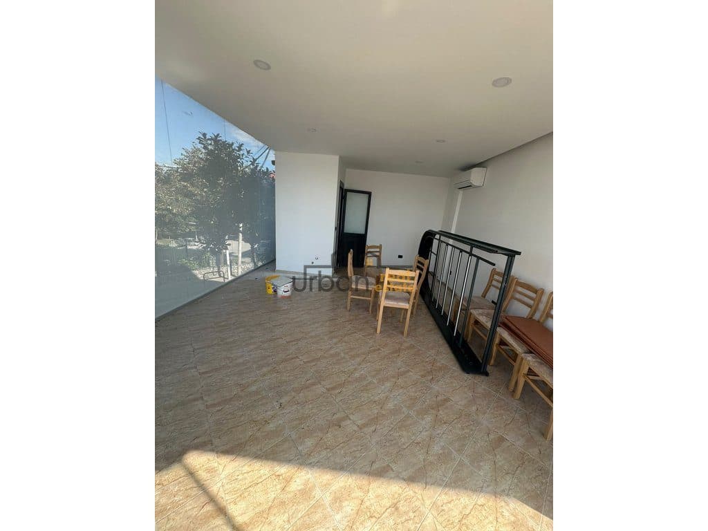 Qera, Dyqan, Rruga Petrit Radovicka ,Tiranë - 200.000 Lekë| 45 m² 2