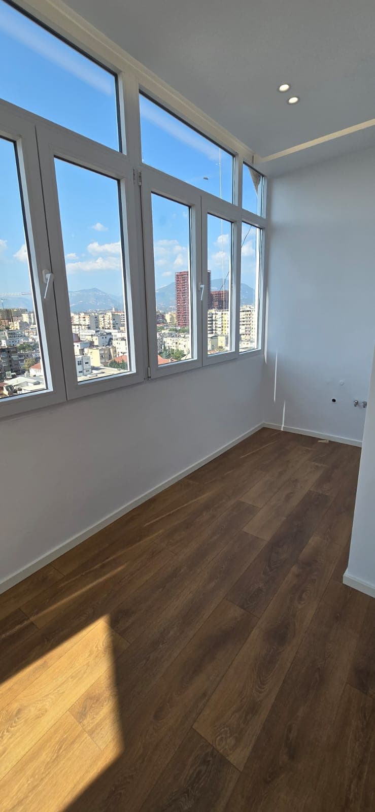 Shitet, Apartament 1+1, 21 Dhjetori, Tiranë 4