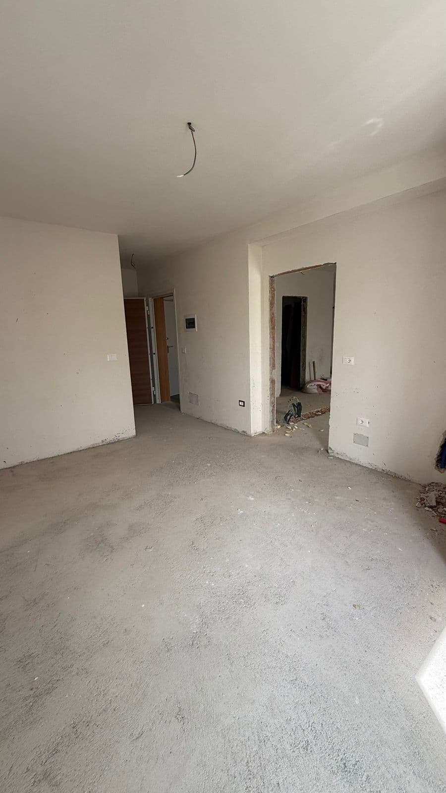 Shitet, Apartament 2+1+2 , Xhamllik, Tiranë