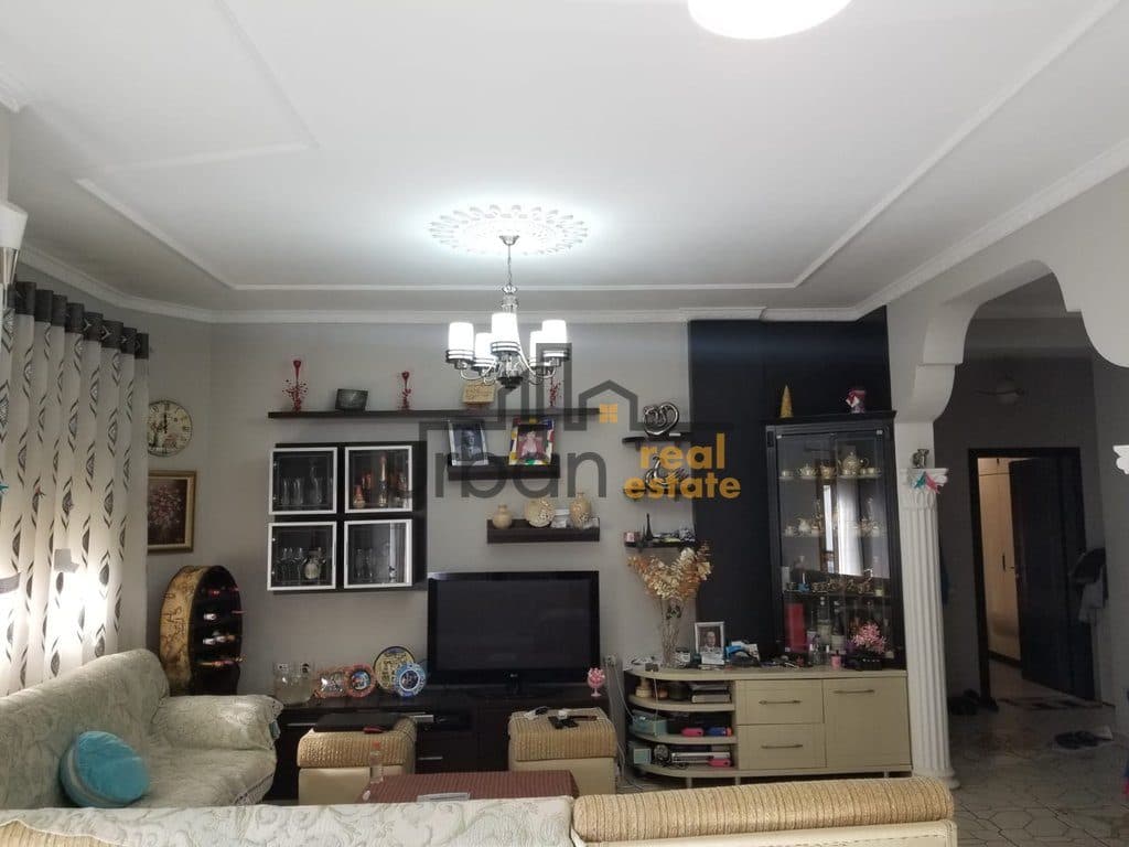 Shitet, Vilë 5-Katëshe, Selitë, Tiranë - 750000€ | 720 m²
