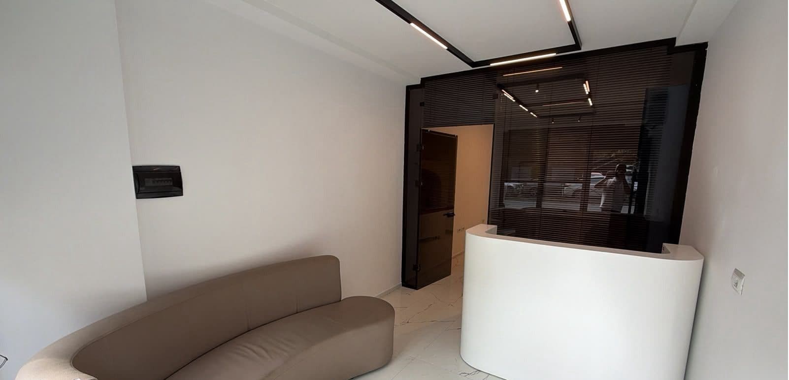 Qera, Dyqan buze rruge, Prane Komisariatit nr 4, Tiranë - 50.000 leke | 30 m²