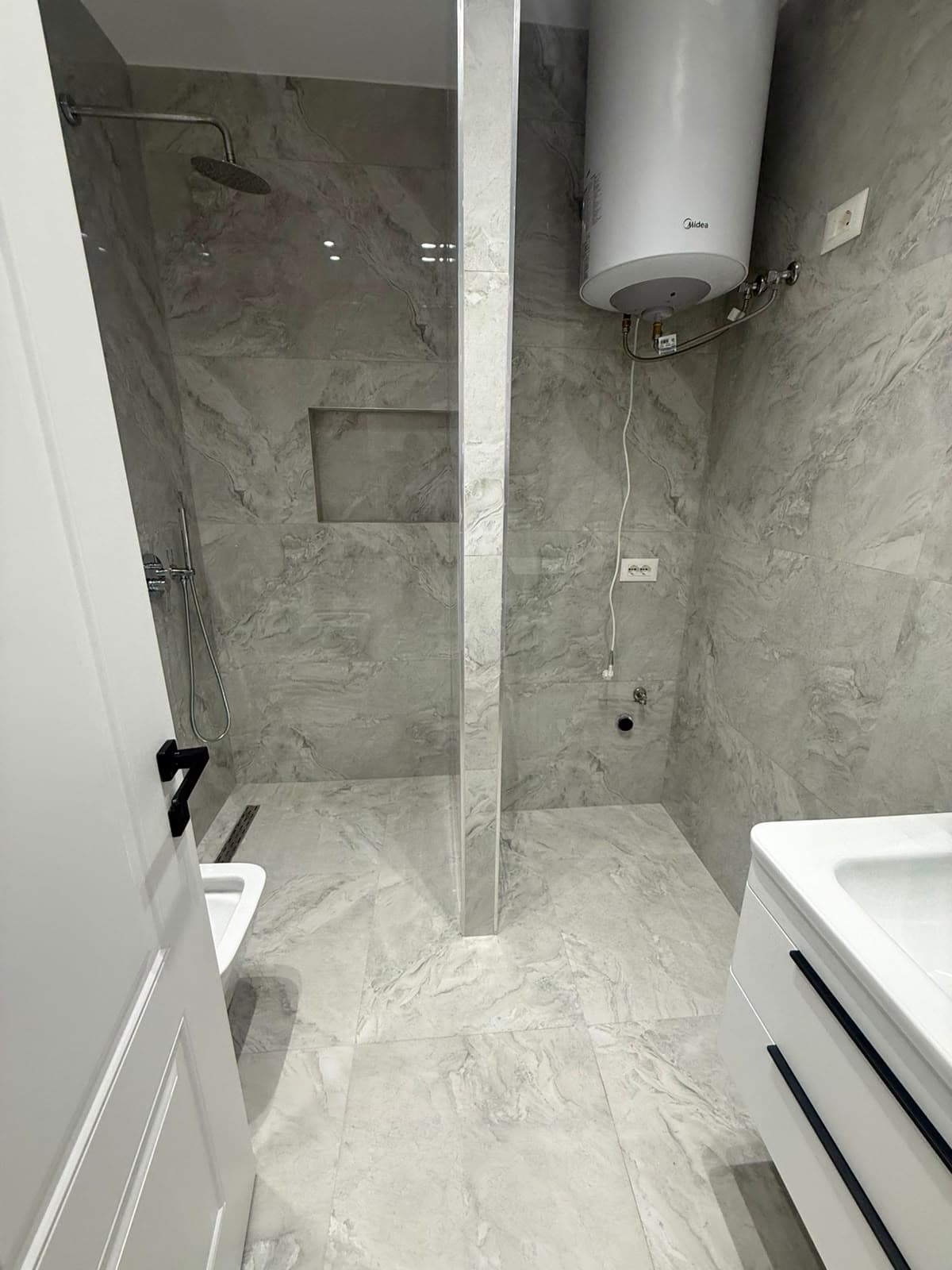 Shitet, Apartament 1+1 , Rruga Fadil Bodinaku, Tiranë 4