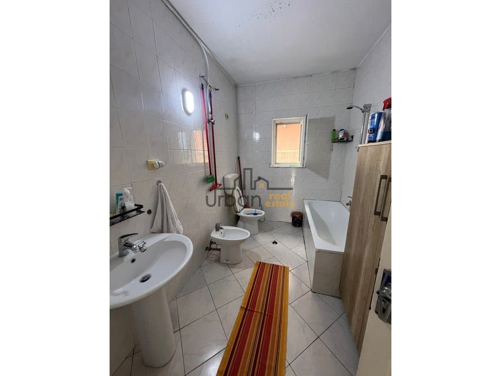 Shitet, Vilë 3-Kate , Shkozë, Tiranë - 400000€ | 431 m² 2
