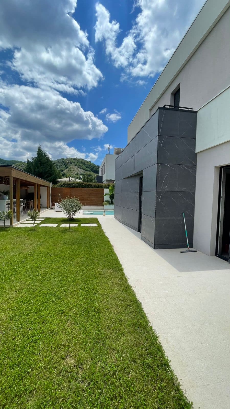Shitet, Vilë Moderne, Vishnjë, Tiranë 2