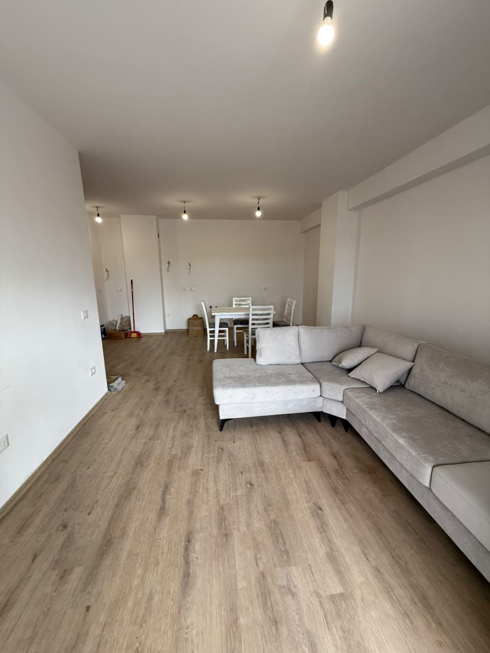 Shitet, Apartament 2+1+2 ,Kompleksi Aura, Tiranë