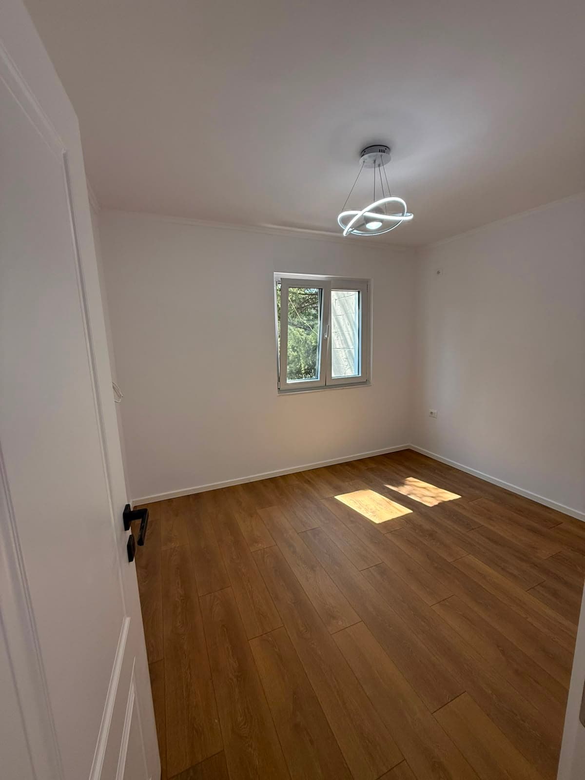 Shitet, Apartament 1+1 , Xhamlliku, Tiranë 2
