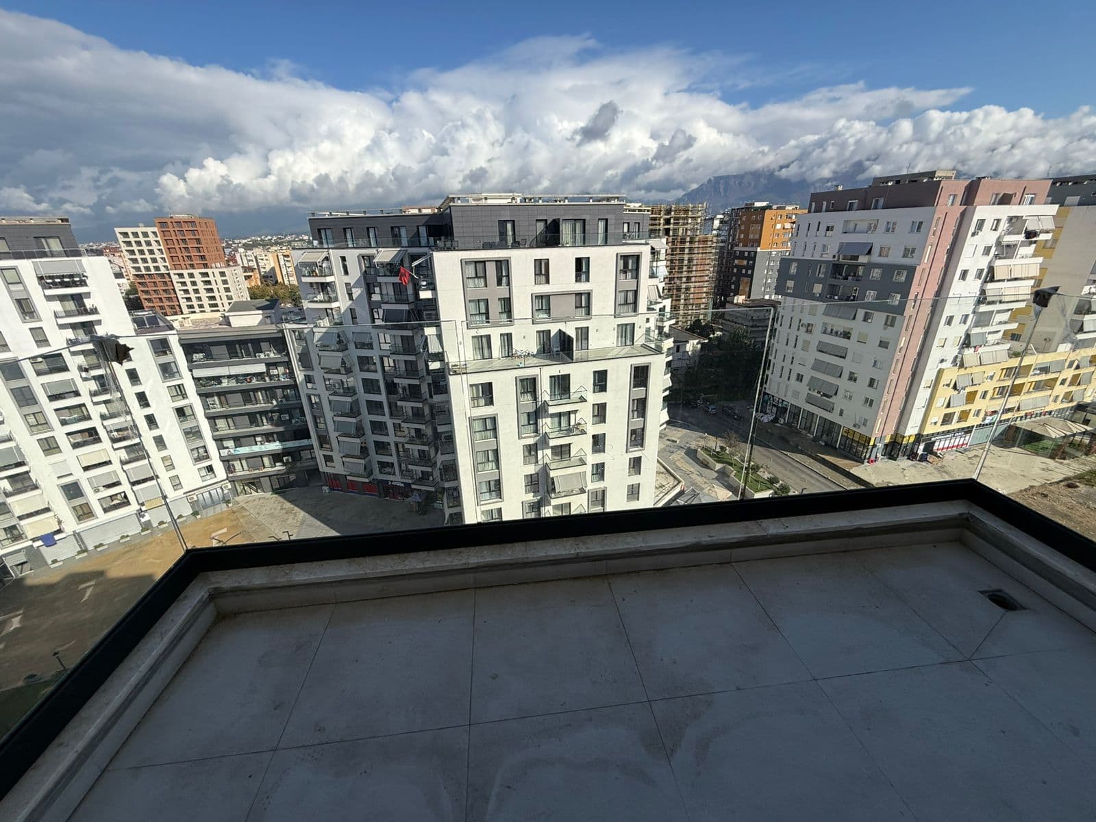 Shitet, Apartament 2+1 , Ish Fusha e Aviacionit, Tiranë - 18.500.000 Lek | 91.49 m²